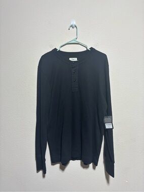 Men's Black Long-Sleeve Henley Shirt with Button Placket